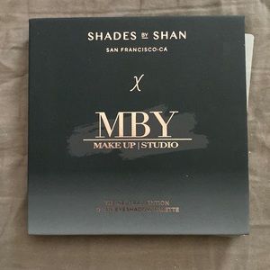 Eye shadow. Neutral palette